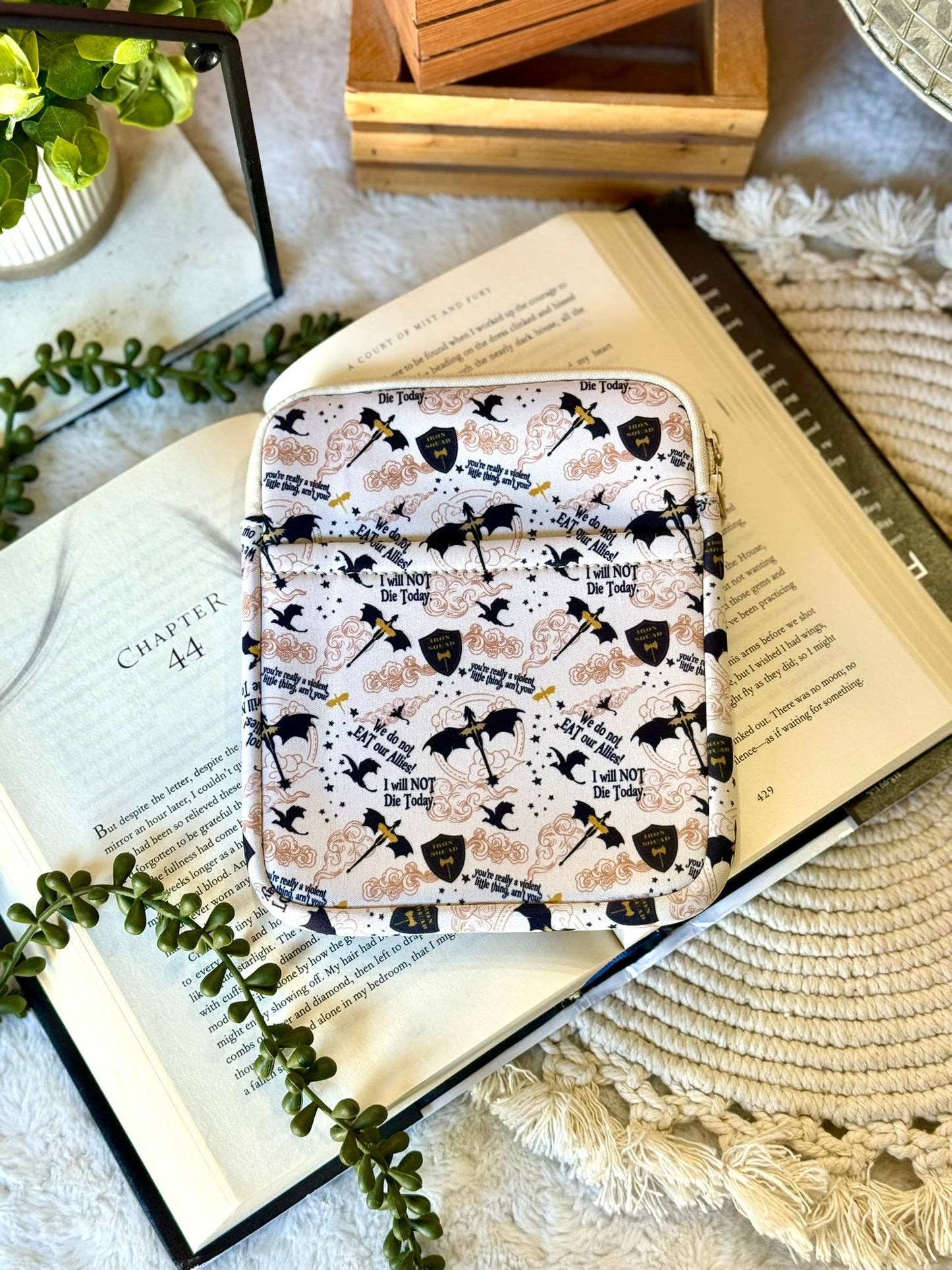 Reading Dragon Kindle Sleeve | Kindle Sleeve | Kindle