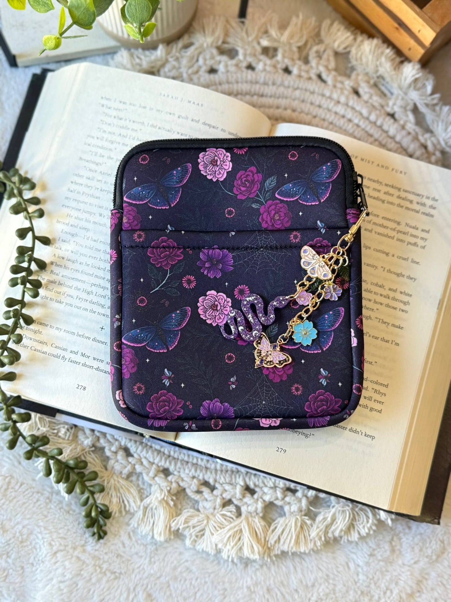 Reading Mystic Moth Kindle Sleeve | Kindle Sleeve |Kindle